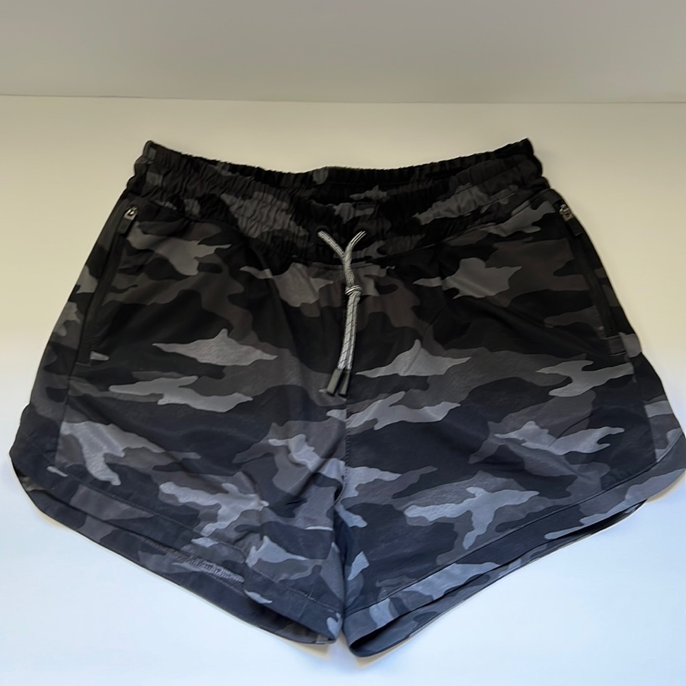 Athleta Girl Black Camo All Play 3" Short sz XXL/16